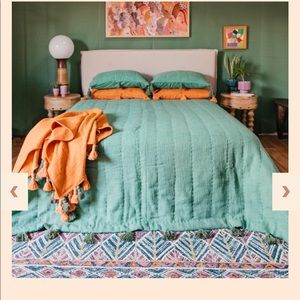 Jungalow King size quilt— new without tags
